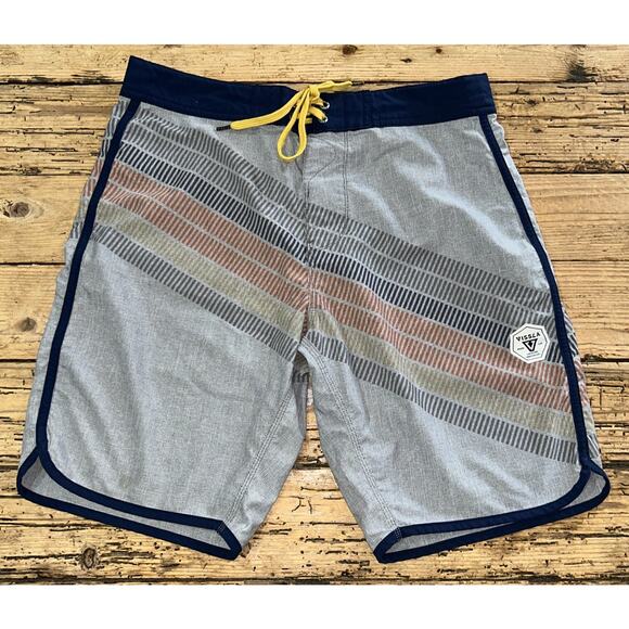 Vissla Men’s Size 30 Multicolored Drain Pipes 20” Board shorts - Picture 1 of 6